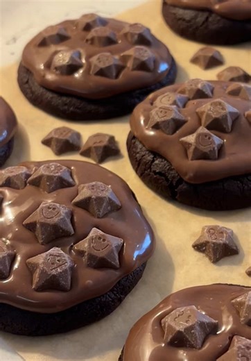 Chocolate Ganache Recipe, Tips and Tricks ready for all of your Christmas Bakes!!! 🎄🍫✨ You can find the full recipe for my magic star chocolate ganache cookies on my page 😊 #chocolate #baking #recipe #christmas #foryoupage