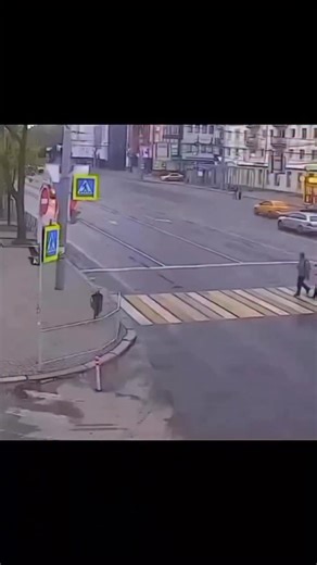 🚗AutoCrash🚗 on Instagram: "Evitar acidentes no trânsito exige atenção, prudência e responsabilidade. Aqui estão algumas dicas: *Condutores* 1. *Mantenha a calma e a atenção*: Evite dirigir quando estiver cansado, estressado ou distraído. 2. *Respeite os limites de velocidade*: Adapte sua velocidade às condições do trânsito e do clima. 3. *Use cinto de segurança*: Certifique-se de que todos os passageiros estejam com o cinto afivelado. 4. *Não use o celular ao dirigir*: Mantenha-se focado na es