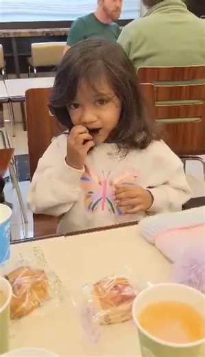 Little girl is eating Seaweed, she seems to like it very much. ❤️ #trendingviralvideo2025 #followersreelsfypシ゚viralシfypシ゚viralシ #nonfollowersviewers #everyonefollowers #neturelovers #everyoneactive #tulitales #trendingviral #viewers #StarsEverywhere | Tuli Tales