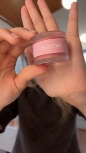 Voidemainen poskipuna duo sisältää kaksi klassista sävyä: raikas ja viileä Candy Pink sekä lämmin ja pehmeä Wild Rose. Ihoa hellivä koostumus takaa, että puna sulautuu iholle täydellisesti tuntuen ja näyttäen hyvältä ja luonnolliselta. Sopii myös huulille! 💋 | Dermosil