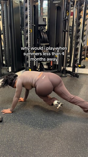 summer bodies ARENT built in May. they’re built right now. Imagine how good it’s going to feel walking into summer knowing you actually kept the promise to yourself. The question is simple: are you starting now or wishing you did later? Time is going either way and respectfully…it’s time to lock in. My program is live. Inside you get: • 8 weeks of structured workouts • home & gym versions • meal plan community chat Link in bio 🍑 #fyp #gym #glutes #fitness #workout