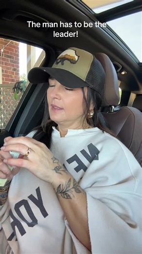 Life w/ Lj 🌸 (@lisaj000)’s video of the man