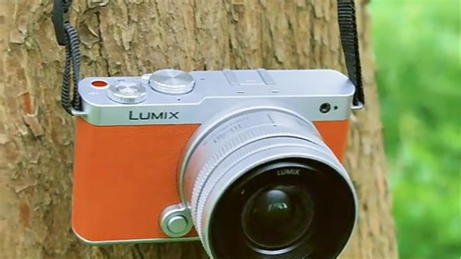 松下LUMIX S9全画幅微单搭配18-40mm镜头，支持实时LUT滤镜，旅行拍摄色彩更自然，Vlog创作省去后期调色烦恼。