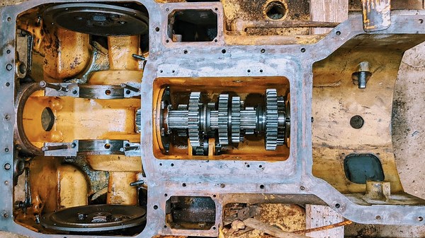 Transmission Repair on the Caterpillar D4 – I Finally Fixed Something!