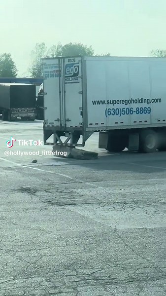 Innovative Tupperware Steering Wheel Tray for Easy Access