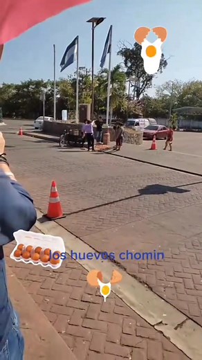 Accidente avicola en el parqueo de la megaplaza | Frank Torres | Facebook