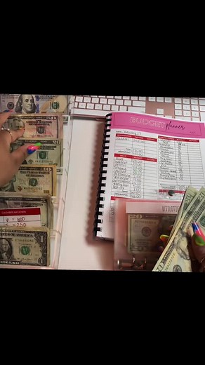 132K views · 1.6K reactions | How to use the Cash Envelope Method. #cashstuffing | Baddies and Budgets | Facebook
