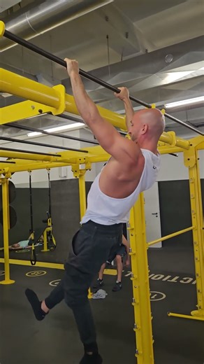the sound of a pullup 😄 #calisthenics #pullups #fy