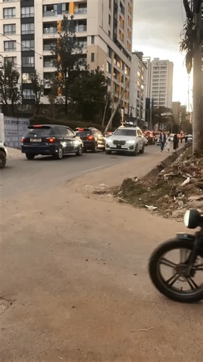 Car Enthusiasts Kenya 🇰🇪 on Instagram: "🚘 BMW X7 xDrive ⚡ 335 HP | 450 Nm Torque ⏱️ 0–100 km/h: 5.8s 💎 7-seater luxury SUV with xDrive AWD handling – built for power, comfort & presence. 🚙 Mercedes-Benz GLE 400d ⚡ 330 HP | 700 Nm Torque ⏱️ 0–100 km/h: 5.7s 💨 Diesel beast with insane torque & AMG styling – pure dominance on and off-road. Two kings of luxury performance SUVs 👑 … which one’s taking the crown for you? 🖤🔥 #BMWX7 #GLE400d #LuxuryVsPower #bigbodyenergy 🎥 @0utllaw_quan"