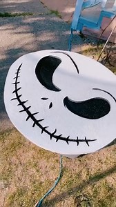 The Pumpkin King table Such respect for the artisan who created this table 🎃🎃🎃 | Jack Skellington Addict