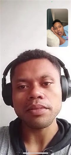 Nah he ain’t NO 🚩🚩 He kept telling me that he can’t hear me so i got tired of repeating myself therefore i was mouthing out the words without any sound coming out from my mouth & he noticed it straight away 😂 i mean I didn’t walk into this marriage just so i can be his peace 😂 My main purpose was to be his worst nighmare 😂😂 #myrideordie #bestfriend