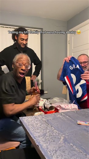 Surprising my bfs family on boxing day ❤️ #fyp #babyannouncement #babyontheway