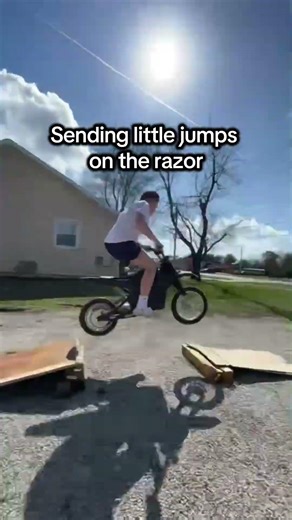 Sending little jumps on the Razor #razor #razormx650 #modded #jump ￼