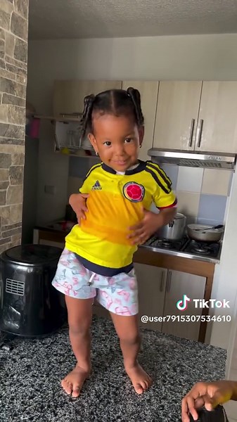 Funny Solo Moments: Humorous Videos to Brighten Your Day