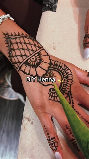 Doing henna together is the best girly bonding experience 🤍 Here’s some inspiration! I freehanded this mehndi using multiple designs I saw online. There are no rules! You can grab cones from the Indian store and diy it at home. #mehndidesign #mehndinight #hennaart #hennainspo #henna