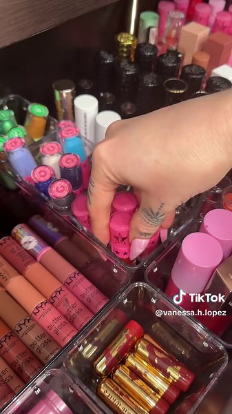 Organizing My Lipstick Collection for ASMR Satisfaction