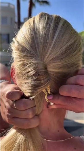 Create A French Twist With A Ponytail Feel, Effortless and Perfect For A Sunny Day| Fiona Franchimon