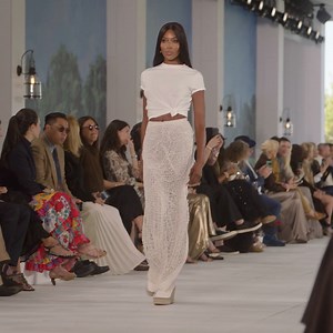 3M views · 738 reactions | Ralph Lauren 重返品牌靈感之源，於紐約漢普頓發表 2025 春季系列。Collection 和 Purple Label 紫標的奢雅魅力、Polo Ralph Lauren 的活力型格、童裝的生動意趣，在東海岸的自然之美中交織碰撞，淋漓展現了 Ralph Lauren 品牌的質感生活美學。 #RalphLaurenSP25 #RLInTheHamptons | Ralph Lauren | Facebook