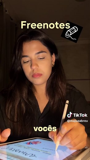 App que eu uso para estudar e fazer anotações lindas. O nome dele é Freenotes, super prático e fácil de usar! #freenotes #ipad #anotacoes #estudos #fy