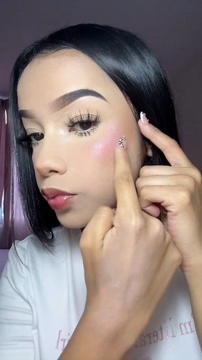 885K views · 38K reactions | Maquillaje de niña de Medellín  #reals #viral #makeup #tutorial | Abigail Higueros | Facebook