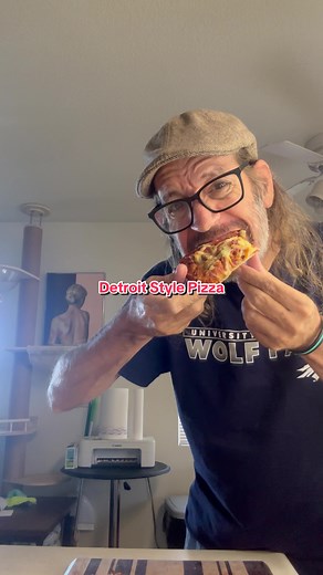 Motor City Pizza Review #crispy #foodreview #detroit #pizza #oldscoolkevmo #piphichef #unr #reno