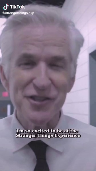 Papa came to play! 🤩 The one and only Matthew Modine gave us the surprise of a lifetime at the #StrangerThingsExperience 🙌 #StrangerThings #Netflix #Fever
