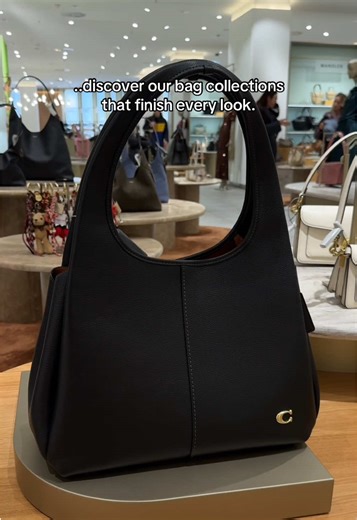 New year, new bag 👜 From everyday icons to standout statement pieces - discover our bag collections that finish every look. Find your favorite in our Breuninger stores and online. #Breuninger #Breuningermoments #bags #trendbags #latestfashion