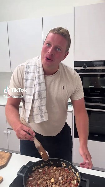 Cooking Cottage Pie at the Skinner House