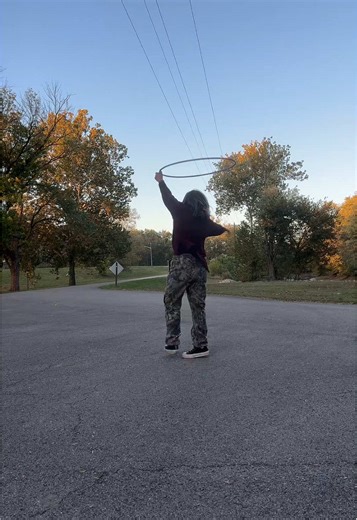 Lil hoop draft because I barely had an original thought today and I already miss the leaves on the trees.. #fyp #hooping #hulahoop #wlw #flowarts