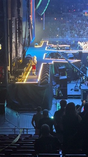 AC/DC “Shoot to Thrill” LIVE! Angus Young ROCKS St. Louis 2026! ⚡🎸🔥 #concert #livemusic