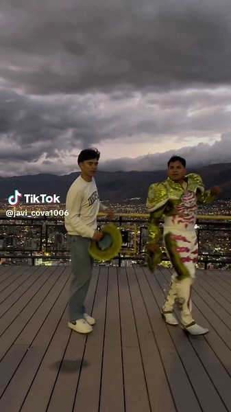 Caporales: La Danza Tradicional de Bolivia