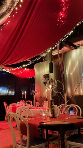 🌹𝐑𝐄𝐓𝐎𝐔𝐑 𝐒𝐔𝐑... notre soirée spéciale Saint-Valentin Un restaurant éphémère au coeur de la Brasserie Uncle. Un menu bistronomique, pensé pour l'occasion, signé Max Lafaille. Un service aux petits soins. Une playlist by Clint. En résumé, une soirée unique et gourmande ! | Bazaar Hall
