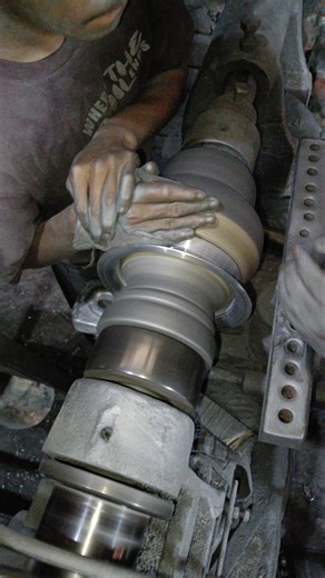 wow! how to make silver pot. just amazing work!