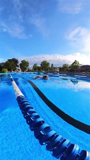 Most swimmers think the catch begins by pressing the hand downward. #swimming