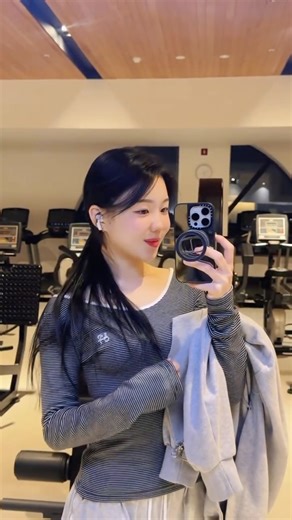 sinty.yjj on Instagram: "이제 써티 🥲"