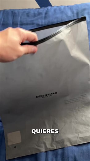 Cómo doblar una essentials 🤔🤔🔥‼️#fyp #essentials #viral #nebula #tutorial