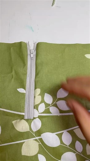 Easy Zipper Sewing Trick | Perfect Zipper Sewing for Beginners #sewing #beginners #usa #shorts #diy