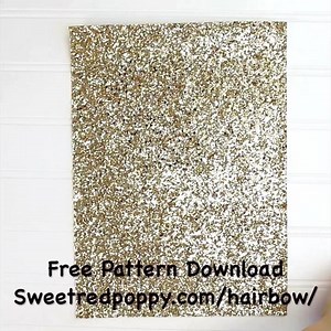 I may have a bit of a bow obsession. 💕 This pattern is one of my favorites and it’s so versatile! You can use it for hair bows, to decorate presents or even on a card! You can cut it by hand or use the SVG file with a smart cutting machine. 💕 Materials from @officialcricut @prettyinpinksupply • • • • • • • • • #svg #scrapbooking #diy #silhouette #crafts #etsy #silhouettecameo #cricut #cricutexploreair2 #cricutmade #cricutmaker #cricutexploreair #Madewithcricut #papercraft #paperartist #makersg