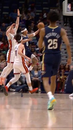 Jeremiah Fears wheels to the rim to beat the buzzer #pelicans #heat #highlights