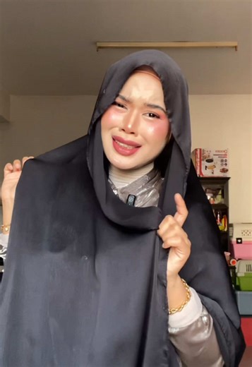 Tutorial tudung utk korang. Tak buat shiap semuaa kena ni kang Btw shawl yang Tica pakai ni boleh beli dekat @pashmina _n_beads_ 📍Berjaya Times Square, Level 2