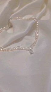 Perla - Natural Pearl Necklace & Pure Silver Chain @ Rs2999/- ✅Assured Delivery in 72 Hrs. ✅Free COD Shipping & Returns. ✅Hypoallergenic and Super Skin Friendly. ✅Absolutely Anti-Tarnish & Water Proof. | zewar.co