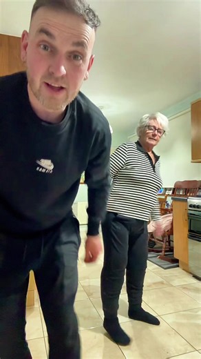 Tell me this isn’t the best vibe on your feed 🫶🏻#vibes #murphylaw #juststeve #dance