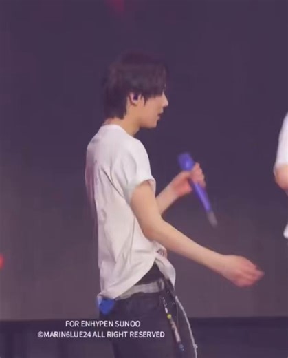 jake’s little smile and look during sunoo’s helium high note 🥹🫳🏻 i just know he’s proud 😭