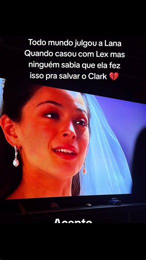 ela ama demais ele #smallvilleedit #smallville #casal #triste