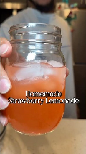 EASY HOMEMADE STRAWBERRY LEMONADE 🍓🍋 #Shorts