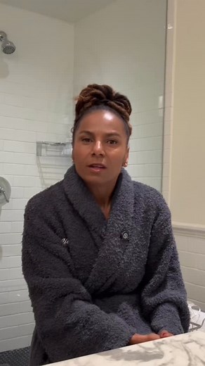 Two types of people in this world. Those who are prepared and those who stay hungry. If you don’t always have snacks in your bag, I’ll keep you in my thoughts 🙏#stayready #snackattack #warning | Maxine Williams