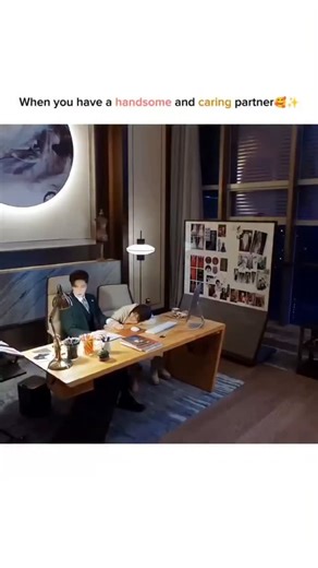 dark shadow | 步的动能。当你行走时,你的重量和动作会对瓷砖产生压力。瓷砖会轻微弯曲,从而产生机械应力。瓷砖内部的压电材料将这种应力转化为电能。每一步都会产生少量电荷,而数百万步结合在一起就能产生足够的电力来驱动LED... | Instagram