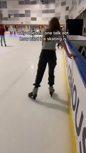 someone teach these white girls how to ice skate
