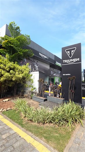 VOLCANO GARAGE on Instagram: "Volcano Day 🎞 Dia de mídia oficial da nossa Triumph Speed 400 e uma ida na @triumphriobarra Parceria com @laninho.baroni Querem mais conteúdos como esse? #triumph #bikelife #moto #speed"