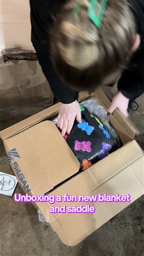 Unboxing new horse stuff!